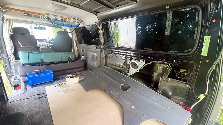 車検を機に室内の大改装を決意 床板を張る キャンピングカー 車中泊情報 Drimo ドリモ
