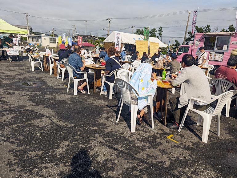 大原港朝市の飲食場所