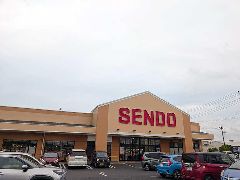 SENDO一宮店の駐車場から見た店の外観