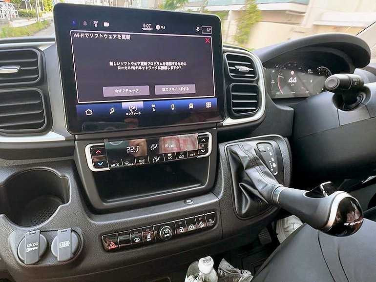 運転席のナビ
