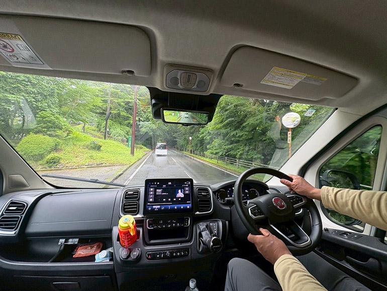 VANLIFEを運転中