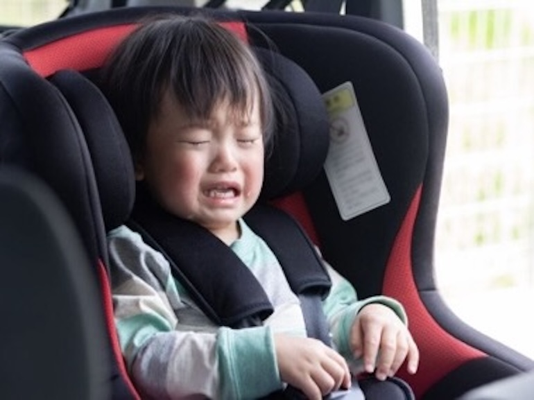 泣いている子供