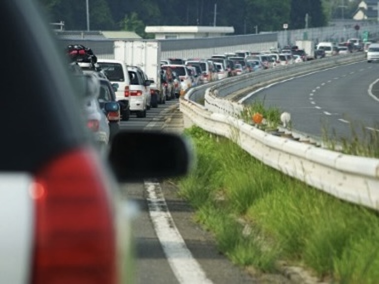 渋滞している高速道路
