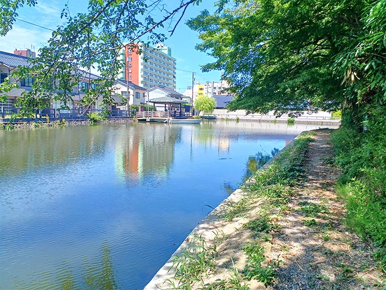 高岡古城公園内