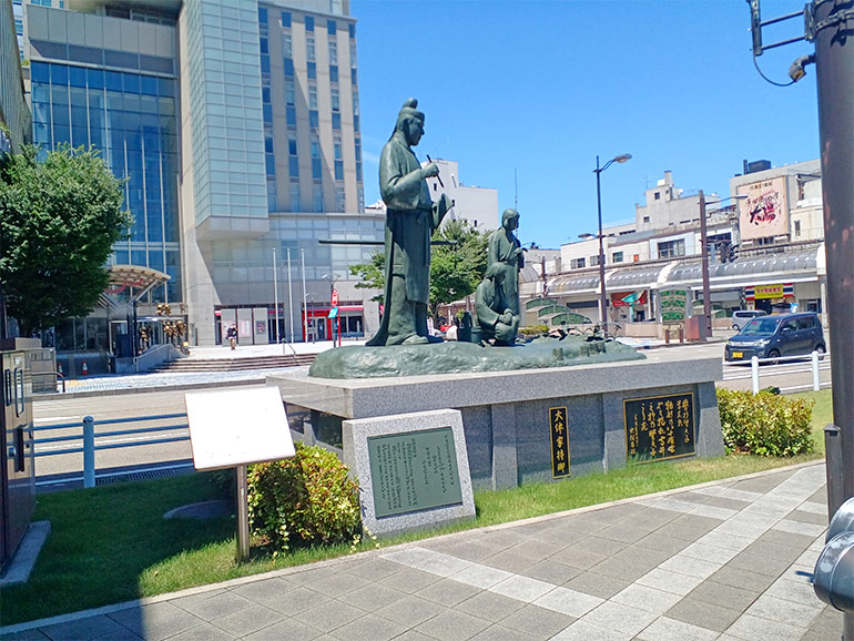 高岡駅前