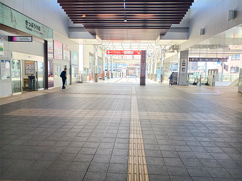 高岡駅構内