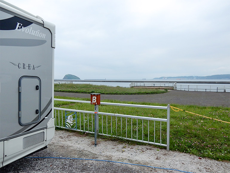RVパーク室蘭ZEKKEI BASE CAMPの駐車場の景色
