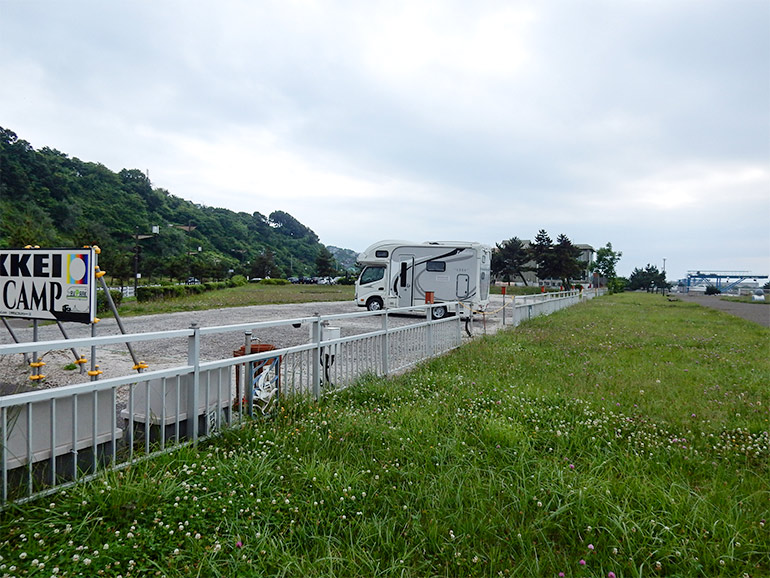 RVパーク室蘭ZEKKEI BASE CAMPの駐車場