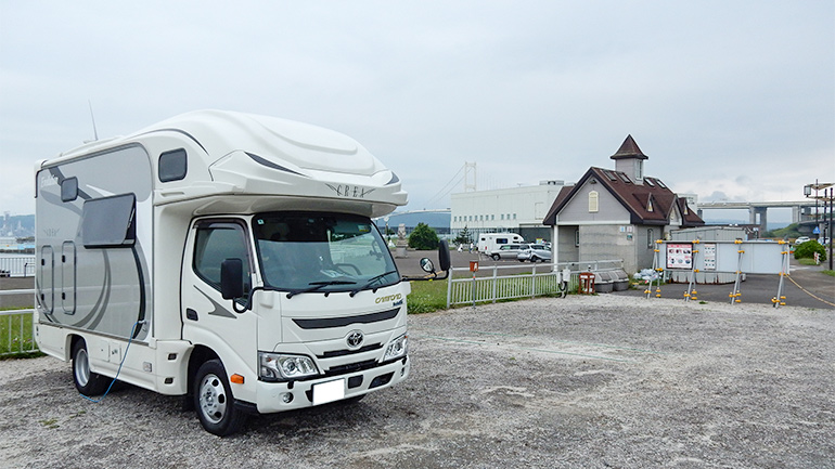 絶景・温泉・グルメがそろう北海道室蘭の快適車中泊スポット「RVパーク室蘭ZEKKEI BASE CAMP」徹底ガイド