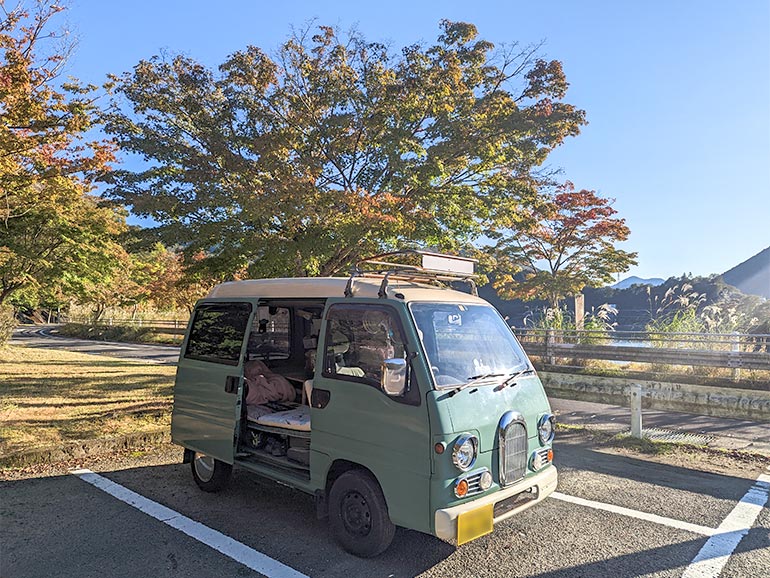 千代の沢園地駐車場で車中泊