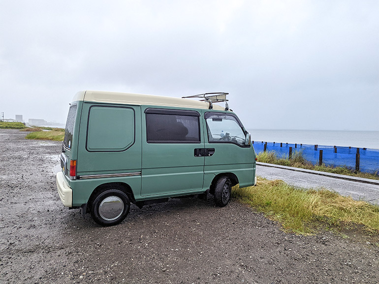 那古海岸駐車場の様子