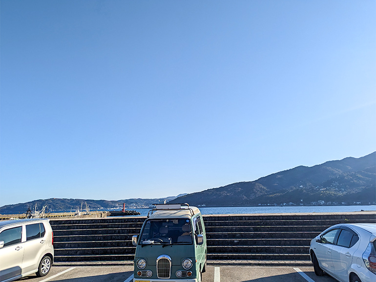 宇佐美留田浜辺公園駐車場の景色