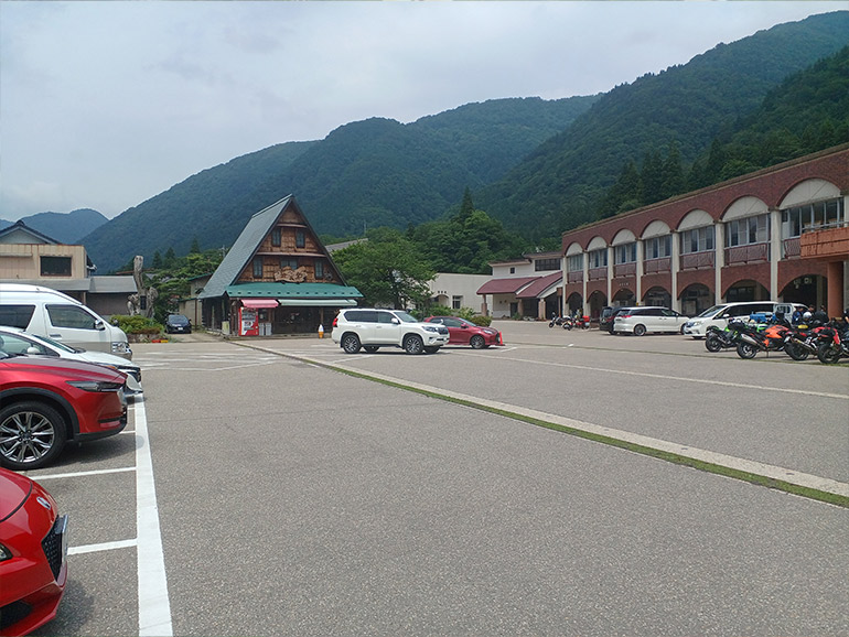道の駅 上平ささら館の外観