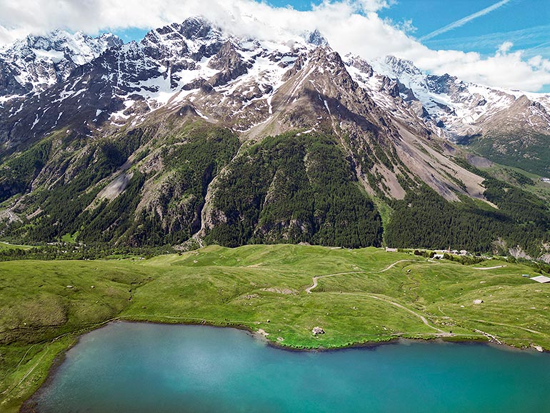 フランスのポンテ湖の風景