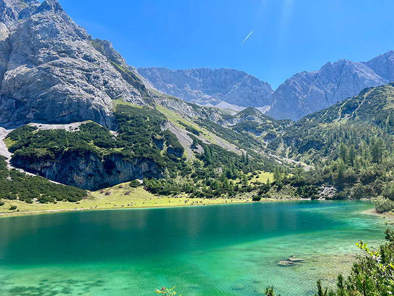 オーストリアのゼーベン湖の景色