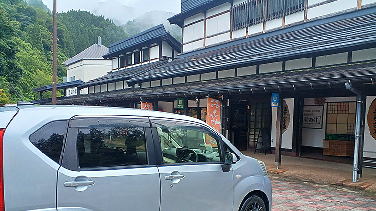 秋の車中泊旅行の注意点と対策