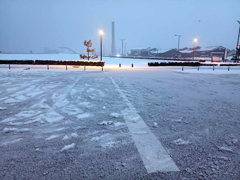 雪が積もる富山