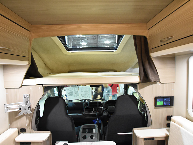 ASTRARE TRIAS480の車内