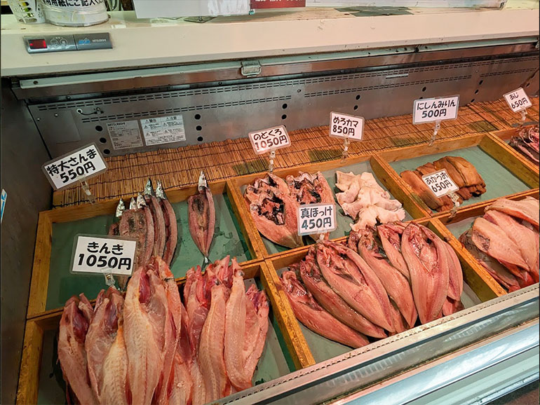 四日市ヒモノ食堂の店内
