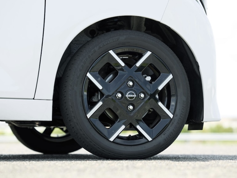 新型軽自動車 日産「ルークス」のタイヤ