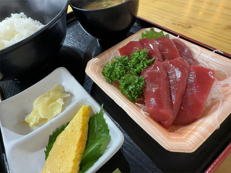 塩釜水産物仲卸市場での食事
