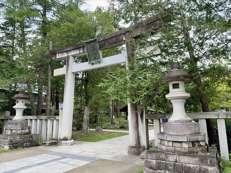 上杉神社入り口