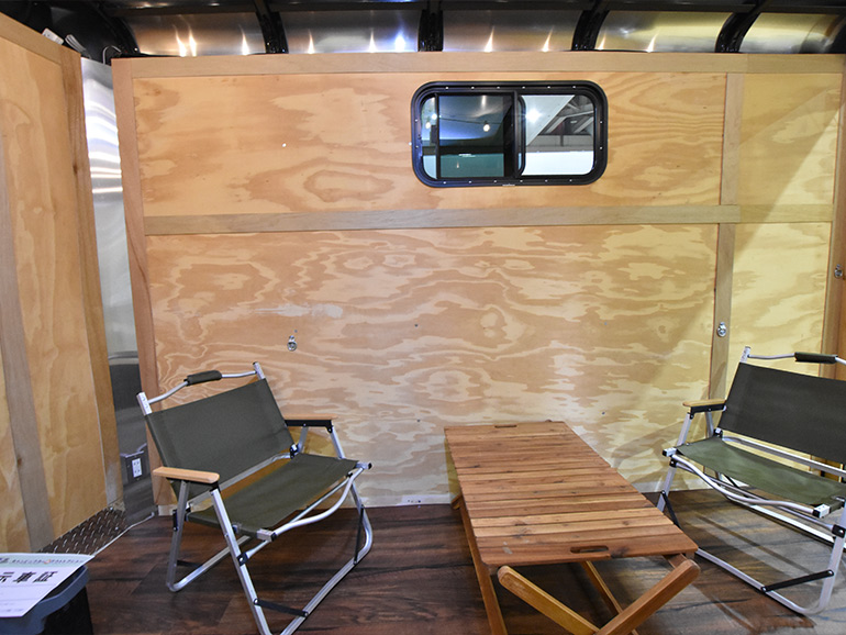 LOAD RUNNERの室内