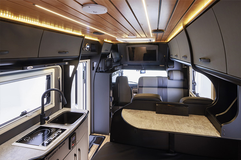 特別仕様車「TRIP BLACK EDITION」の内装