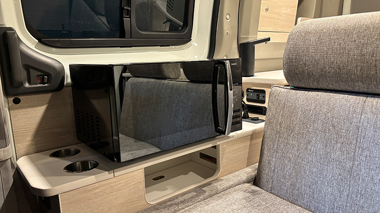 Canelé comfortに設置された電子レンジ