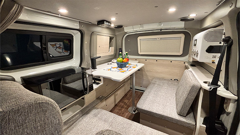 電化製品が無理なく置ける！アネックスの新型スモールキャピングカー「Canelé comfort（カヌレ コンフォート）」が登場