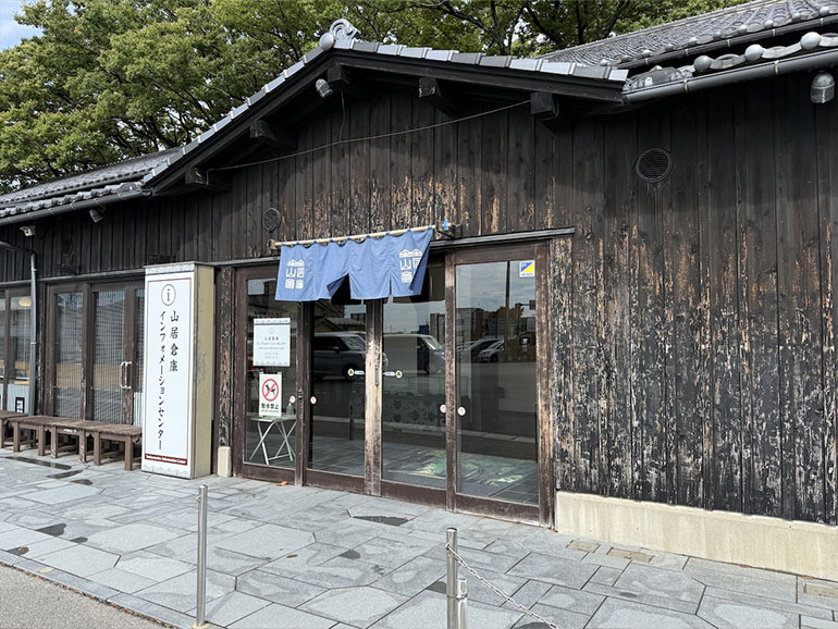 山居倉庫外観