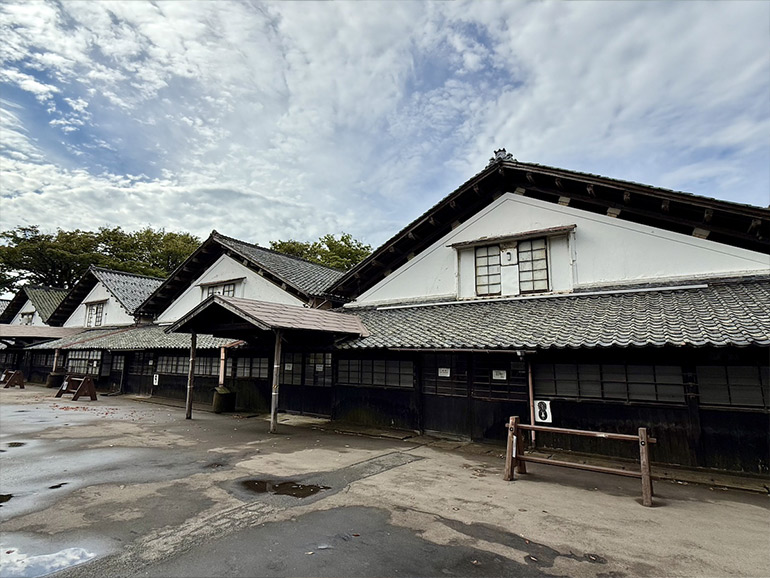 山居倉庫外観