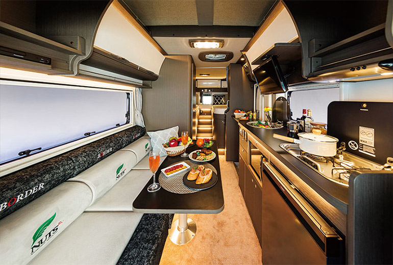 キャンピングカーの内装