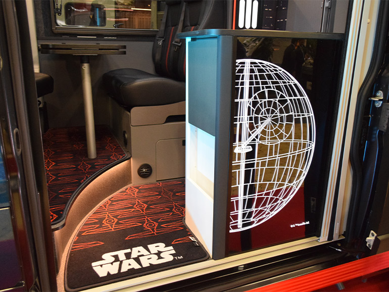 エントランスには宇宙要塞デス・スターのイラスト