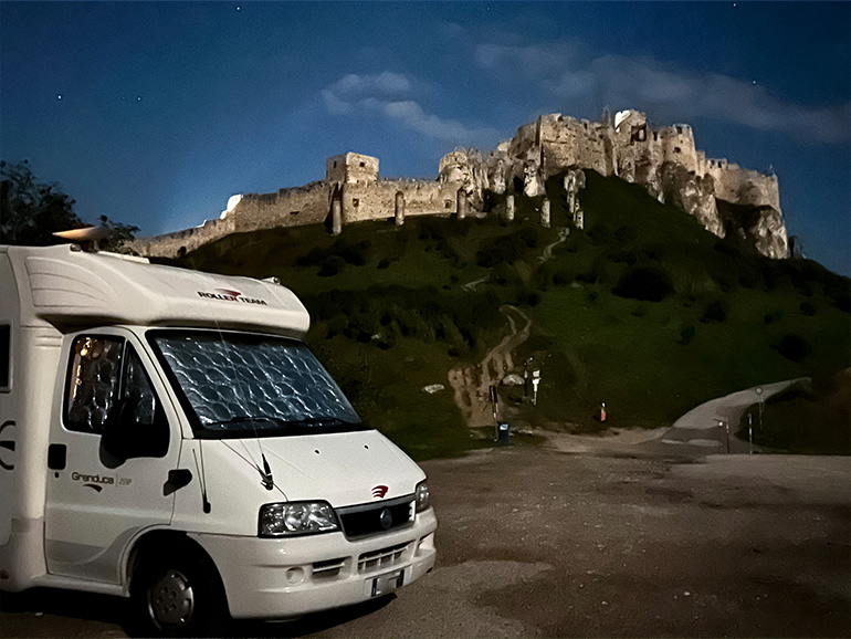 スピシュ城で車中泊