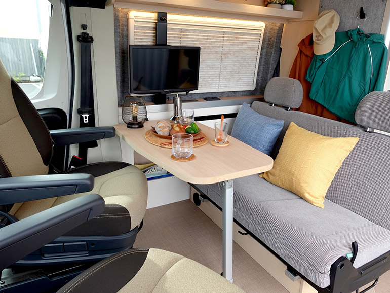 ブルージュのダイネット