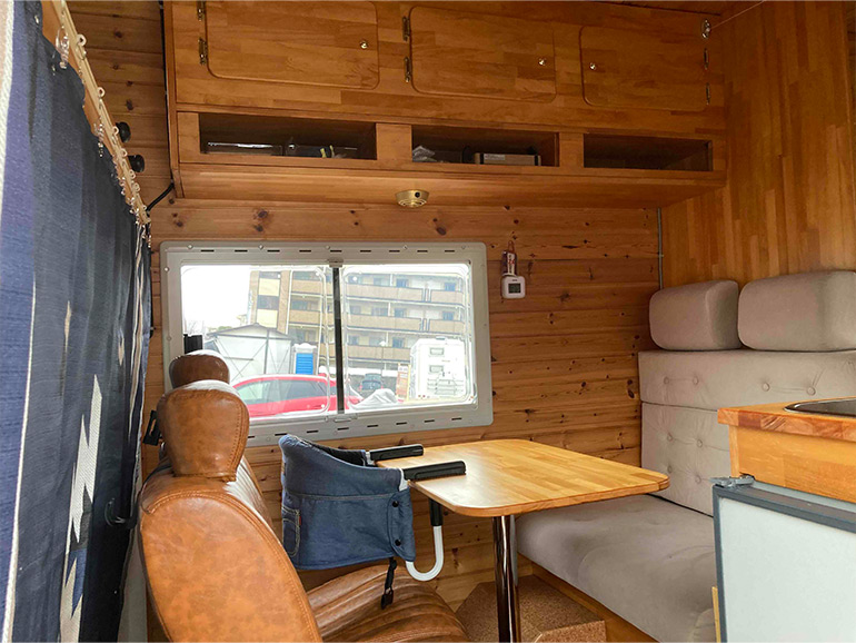 車内のカーテン