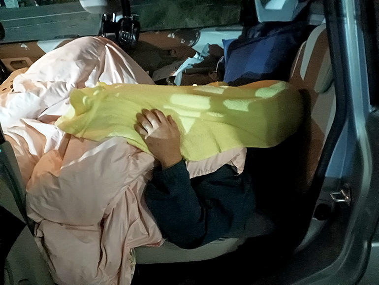 車内で就寝