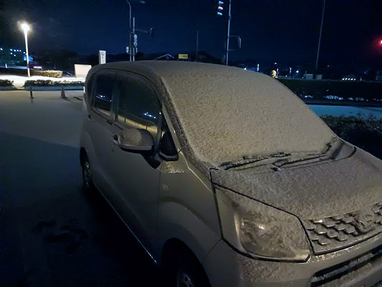 雪の中の車中泊