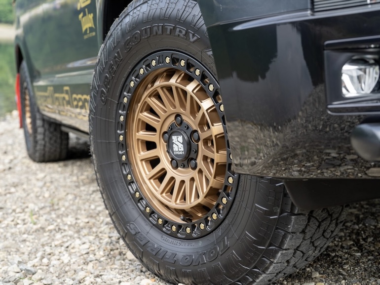 XJ08ホイールを履いているジープ