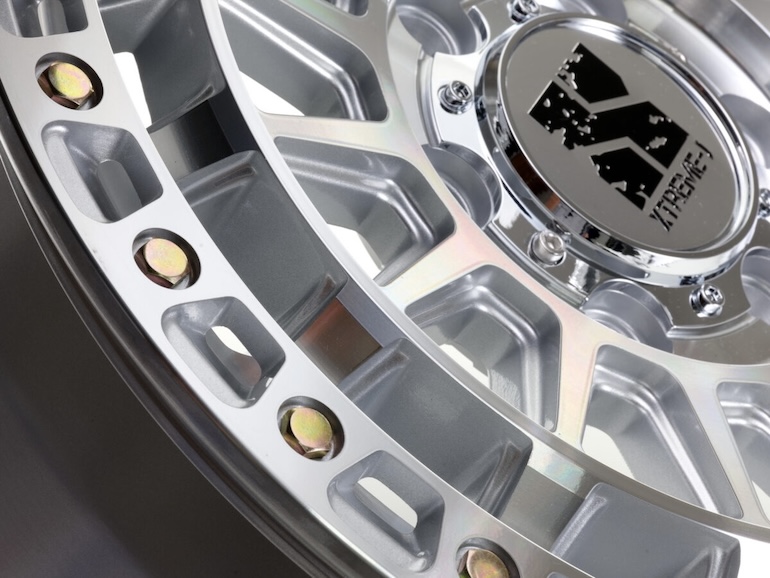 XJ08ホイールの形