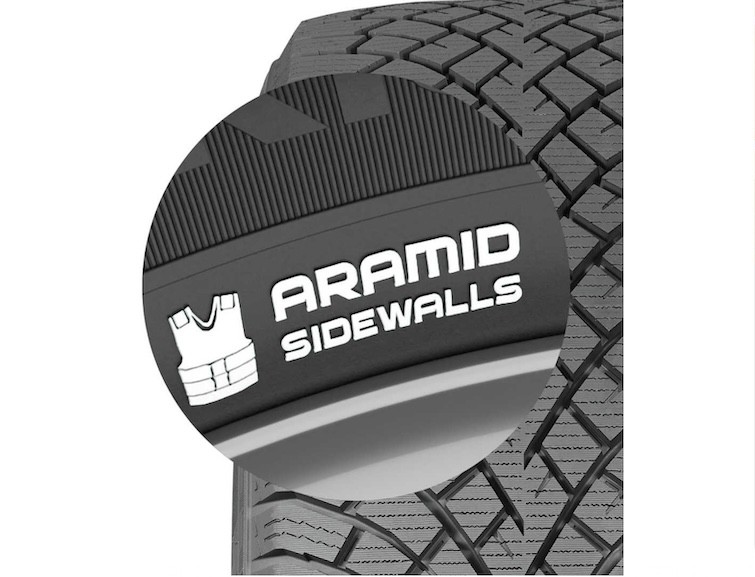 アラミド繊維を取り込んだスタッドレスタイヤ