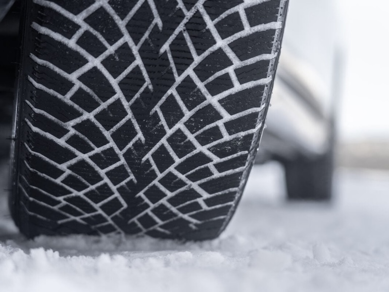 スタッドレスタイヤの溝