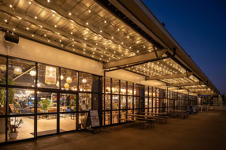 WHATAWON夜の様子