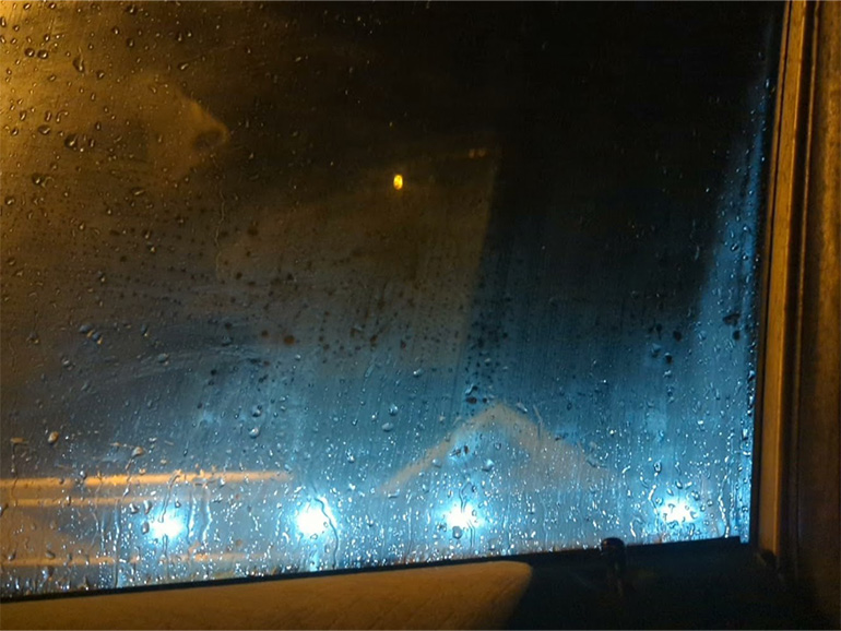 雨の日の車中泊