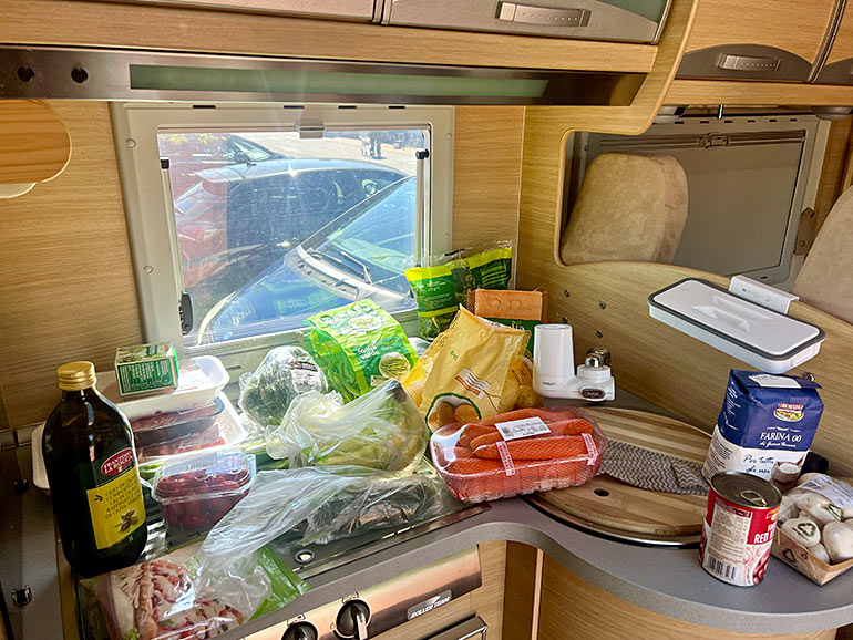 キャンピングカーで自炊