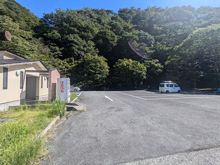 千代の沢園地駐車場の風景