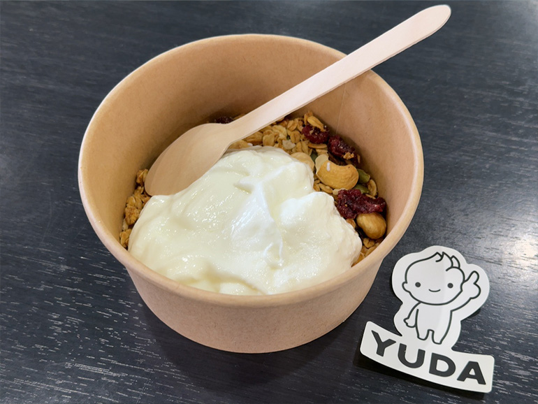 YUDAミルクからヨーグルトとグラノーラ