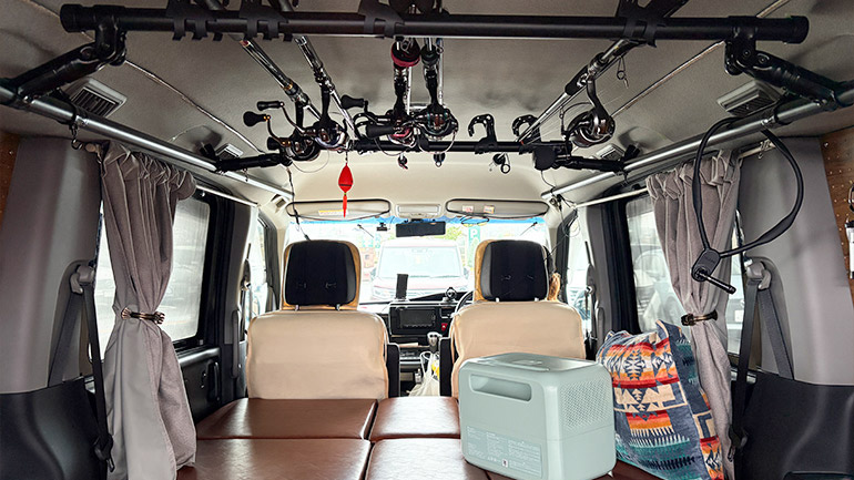 1万円でできた“車中泊仕様”ロッドホルダー