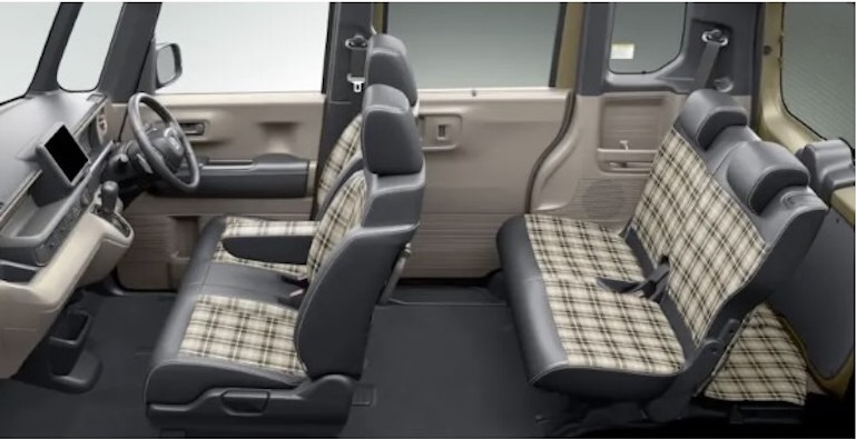 ホンダN BOX JOY車内全体